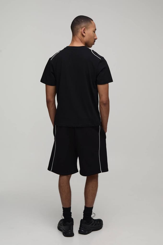 T-shirt En Baggy Short Set Met Contrasterende Biesjes En Panelen In Regular Fit | Black | Size Medium