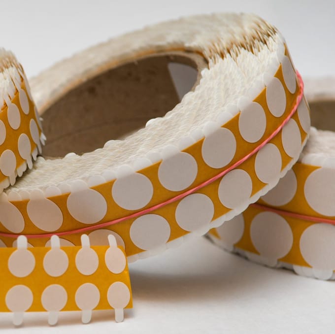 5000 DUBBELZIJDIGE STANDSRONDJES 20 mm sterk/sterk Tissuetape