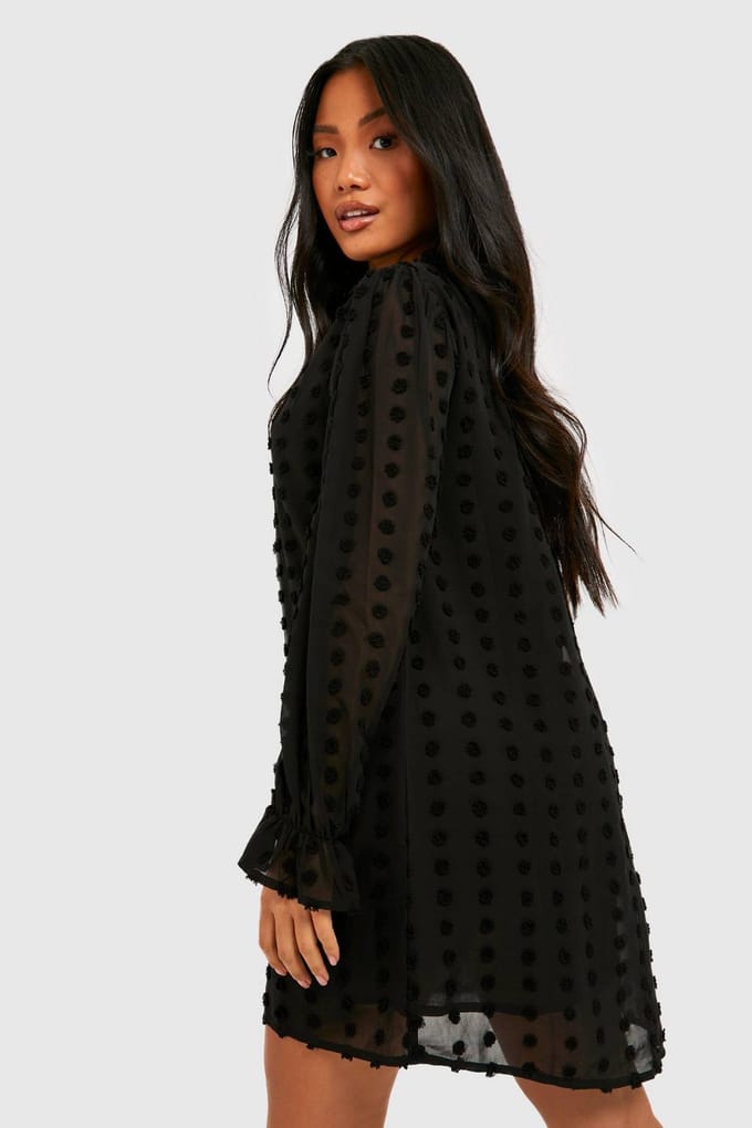 boohoo Dames Petite Dobby Textured High Neck Shift Dress | Zwart | Maat: 40