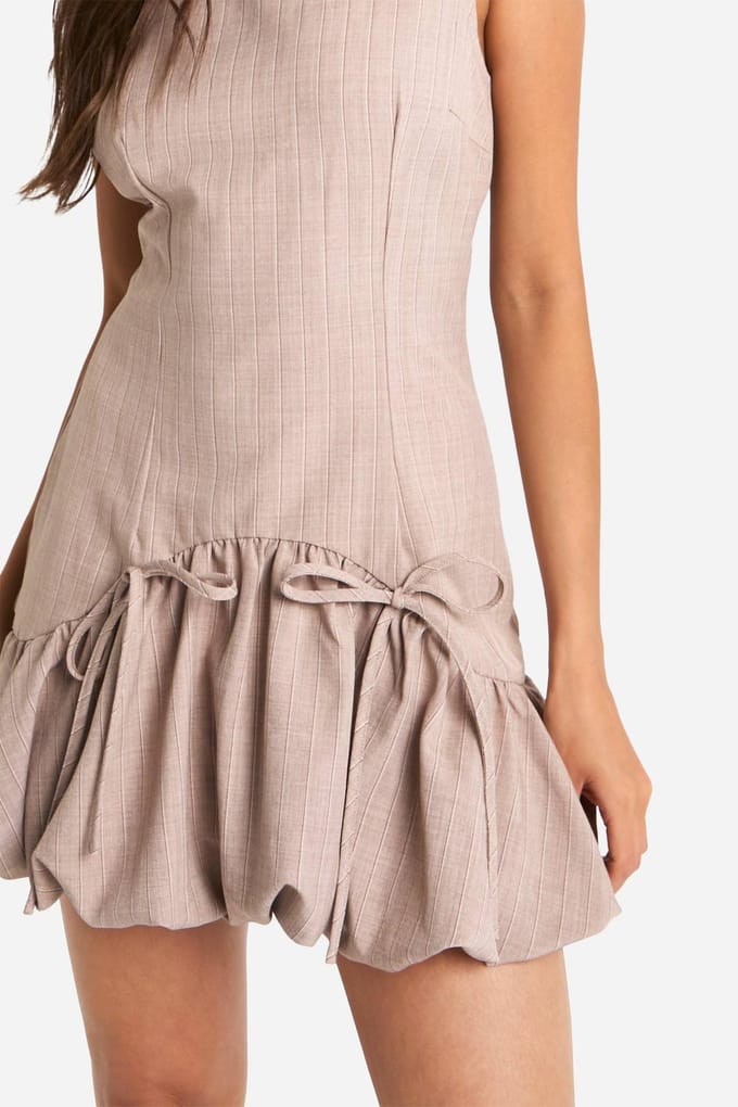 boohoo Dames Bubbelzoom Gestreepte Getailleerde Mini-Jurk | Bruin | Maat: 42