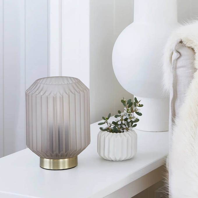 Beacon Lighting Beacon tafellamp Clancy, witte glazen kap, hoogte 17 cm