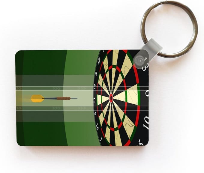 Sleutelhanger - Een illustratie van een dartpijl richting het midden van het dartbord - Uitdeelcadeautjes - Plastic