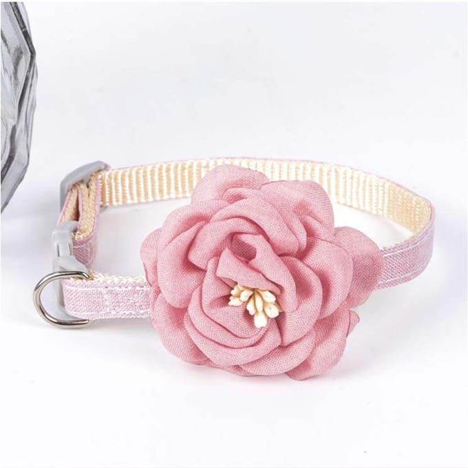 Collier pour animal de compagnie Simulation Camélia Chat Mi Ensemble de cou Pendentif Chat Couleur unie Accessoires Fleurs Collier pour chat Réglable Accessoires pour animaux de compagnie W2958WW- white