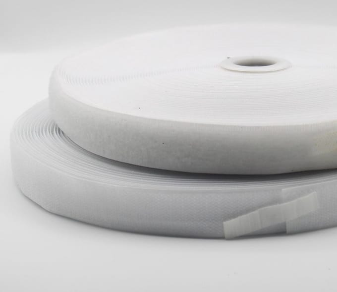 25 Meter OPNAAIBARE KLITTENBAND, Breedte 25MM, Kleur WIT