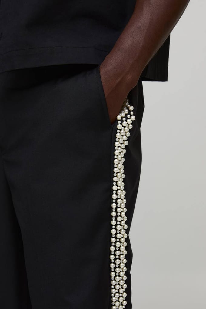 Broek met parelversiering, half- en half taille, geplooide voorkant en wijde pijpen | Black | Size Medium