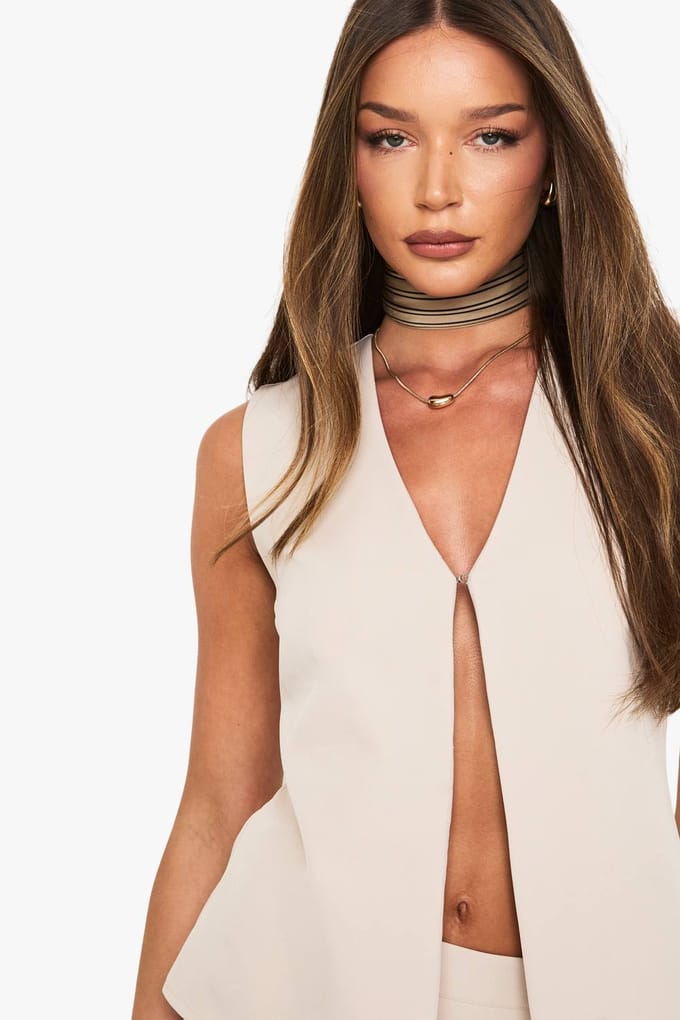 boohoo Dames Clasp Front Sleeveless Top | Ecru | Maat: 12