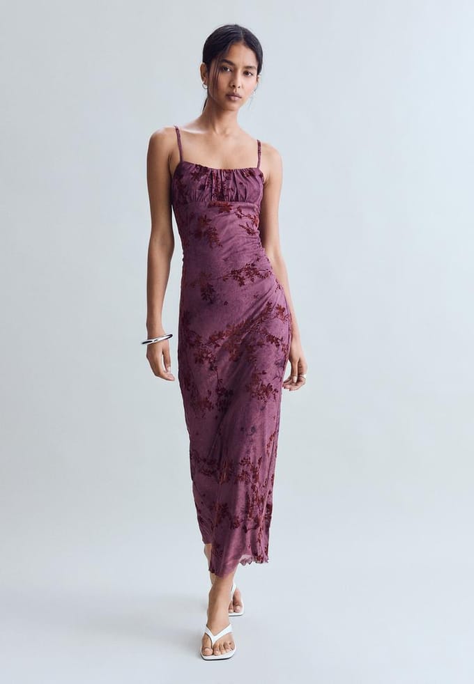 Stradivarius Gevlokte midi-jurk met bandjes  Purper S