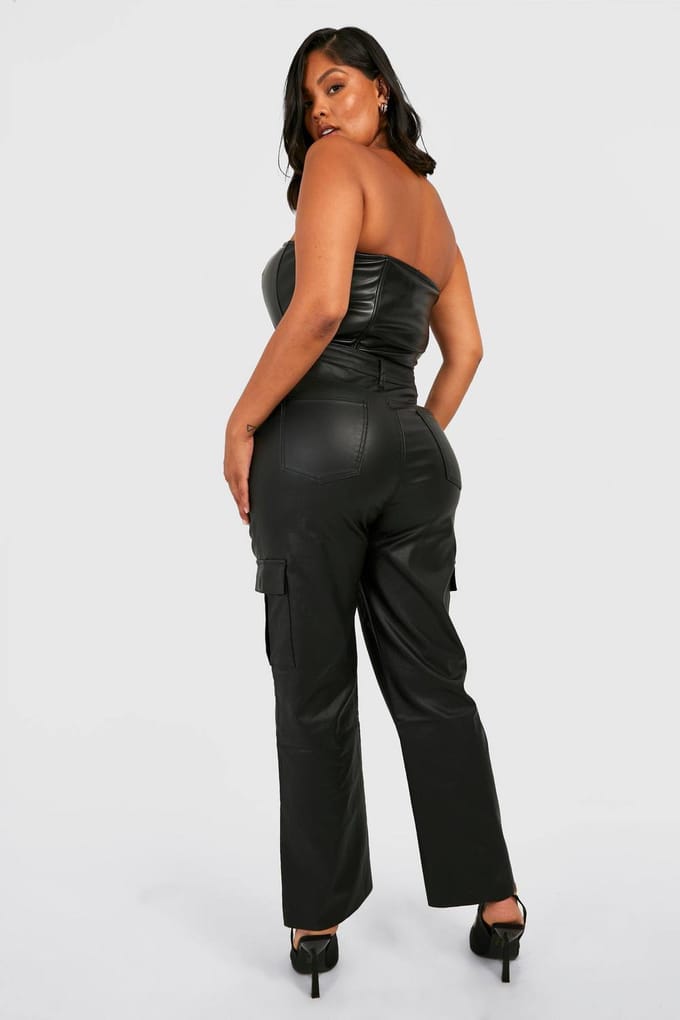 boohoo Dames Plus Pu Gecoate Denim High Rise Cargo Jeans | Black | Maat: 28