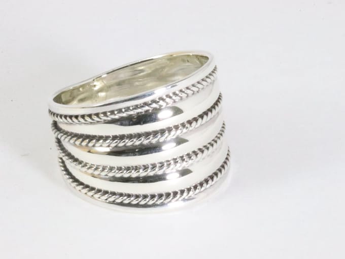 Brede zilveren ring met kabelpatronen - maat 17