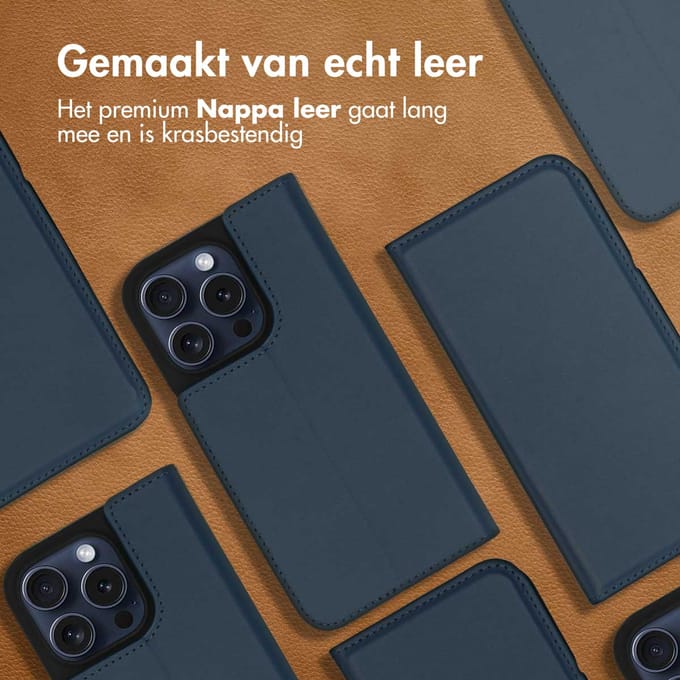 Accezz Premium Leather Slim Bookcase voor de Apple iPhone 15 Pro - Donkerblauw