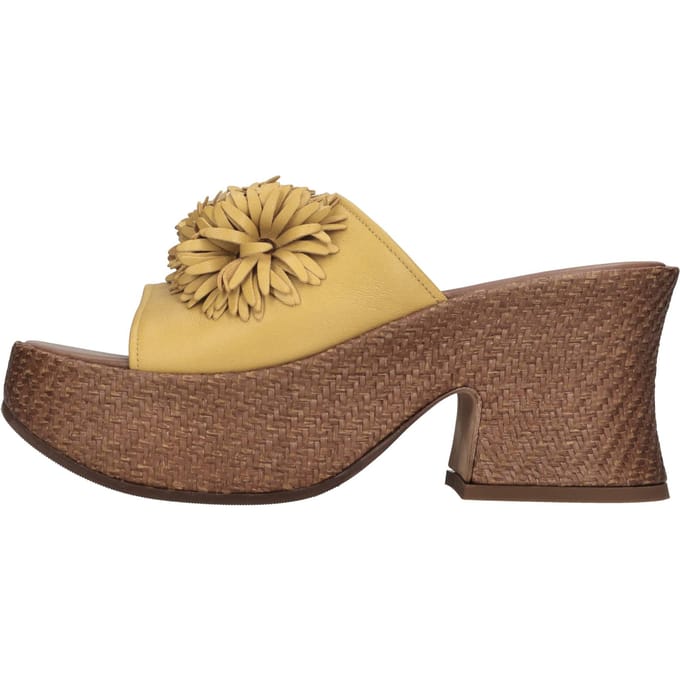Chie Mihara Sandalen Geel