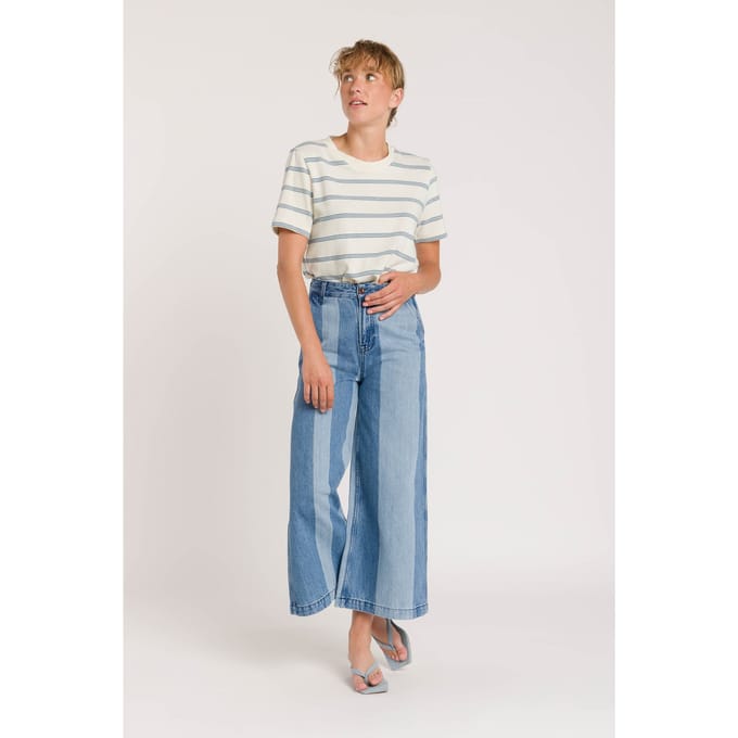 Kings Of Indigo Lilibet Cropped Blue Reef Panel Maat: W25L29 | Flared Jeans Outlet | Dames | Blauw