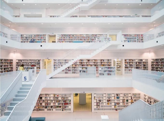 Fotobehang - Witte Bibliotheek - 232 cm x 315 cm - Multi