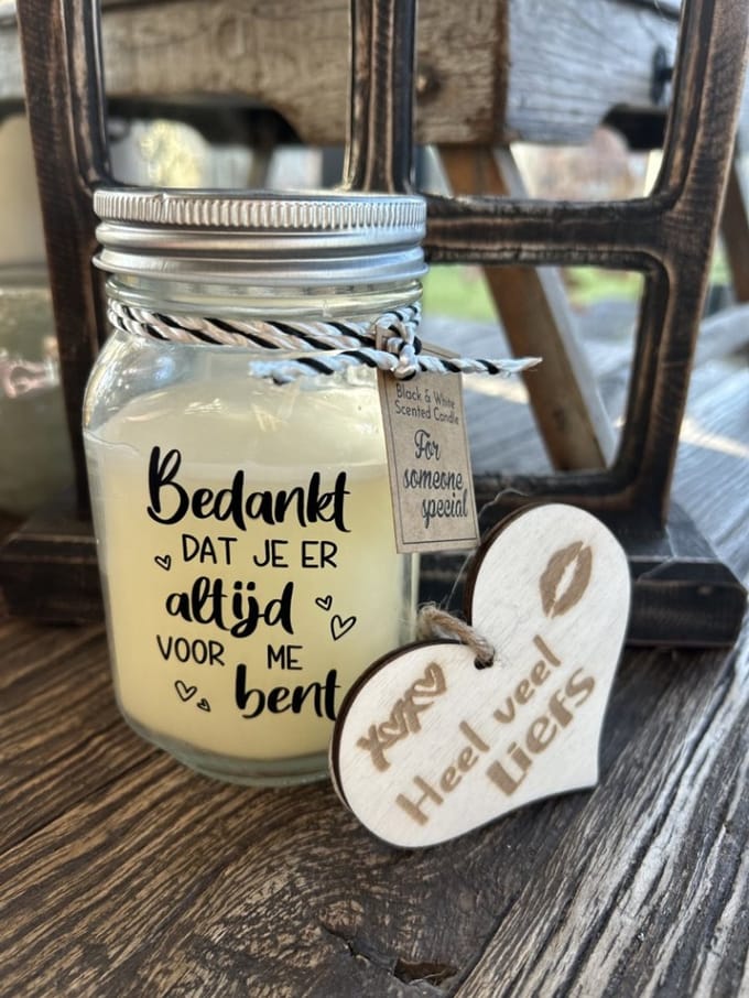 Creaties van Hier - Black & White scented candles Bedankt met houten hartje – 13,5 cm – vanille