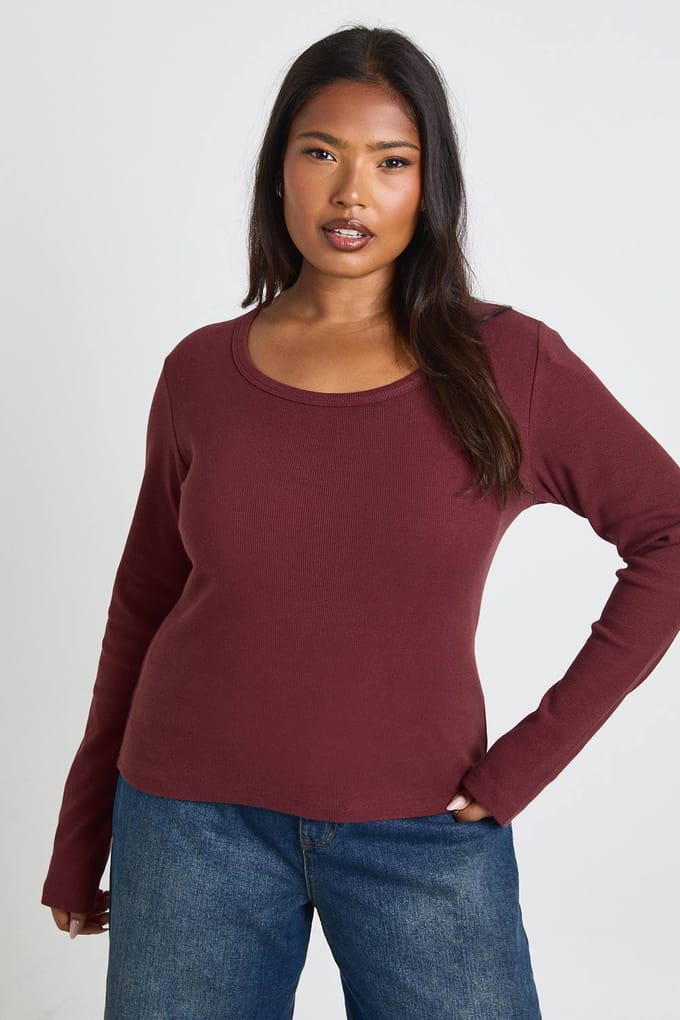 boohoo Dames Plus Basic Rib Scoop-hals Lang gesneden Lange Mouwen Nauwsluitende Top | Bordeaux Rood | Maat: 46