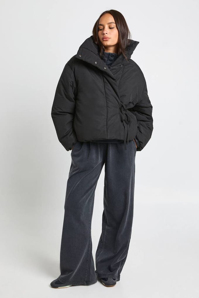 boohoo Dames Korte pufferjas met trechterhals | Black | Maat: 14