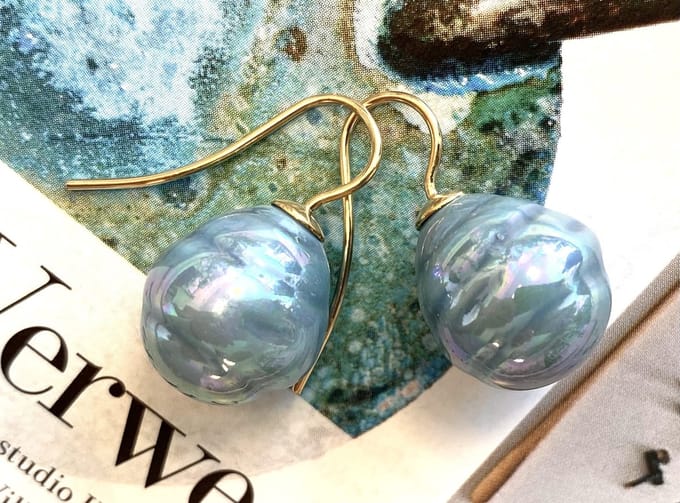 Barok parel oorbellen ocean blue/goud