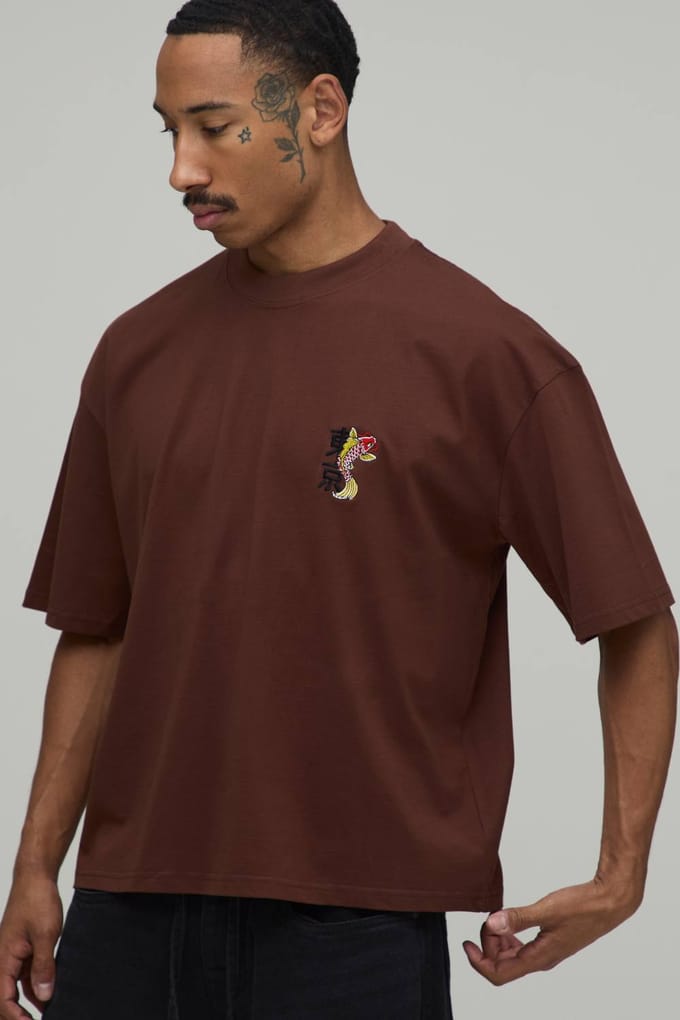Oversized Boxy T-shirt Met Geborduurd Koi Karper Motief | Chocolate | Size XL