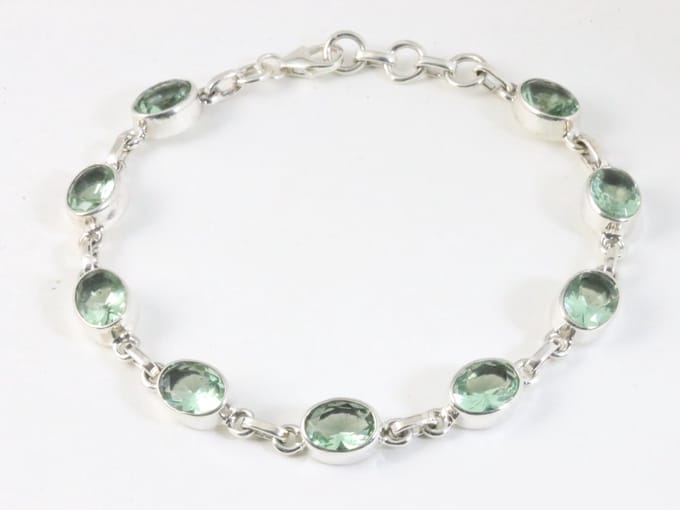 Hoogglans zilveren armband met groene amethist