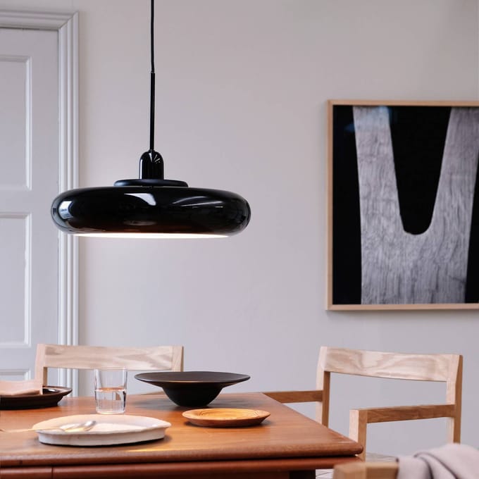 Dyberg Larsen hanglamp Planet, zwart, Ø 40 cm, metaal