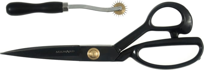 Schaar: Geschenkset: Kleermakersschaar (28 cm) en overtrekwiel: Zwart
