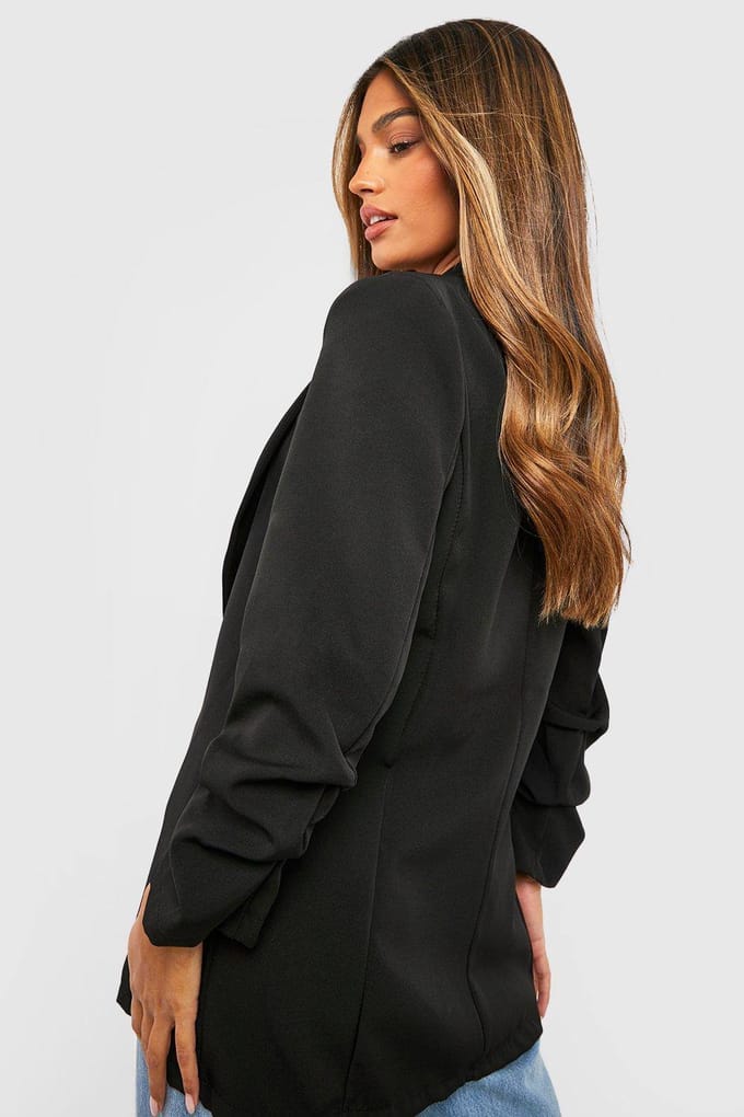 boohoo Dames Basic Geweven Blazer met Geruffelde Mouwen en Diepe V-Revers | Zwart | Maat: 44