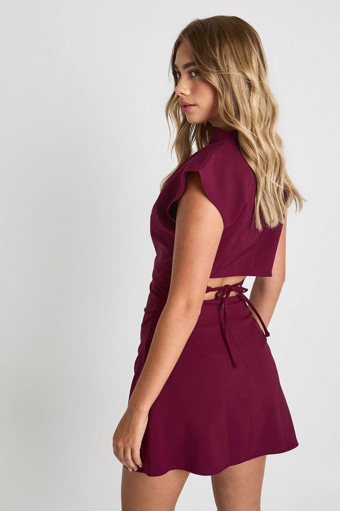 boohoo Dames Geraffelde shiftjurk met hoge hals en capmouwen | Bordeaux Rood | Maat: 36