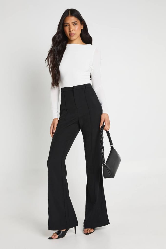 boohoo Dames Lange Getailleerde Slanke Uitlopende Broek | Zwart | Maat: 44