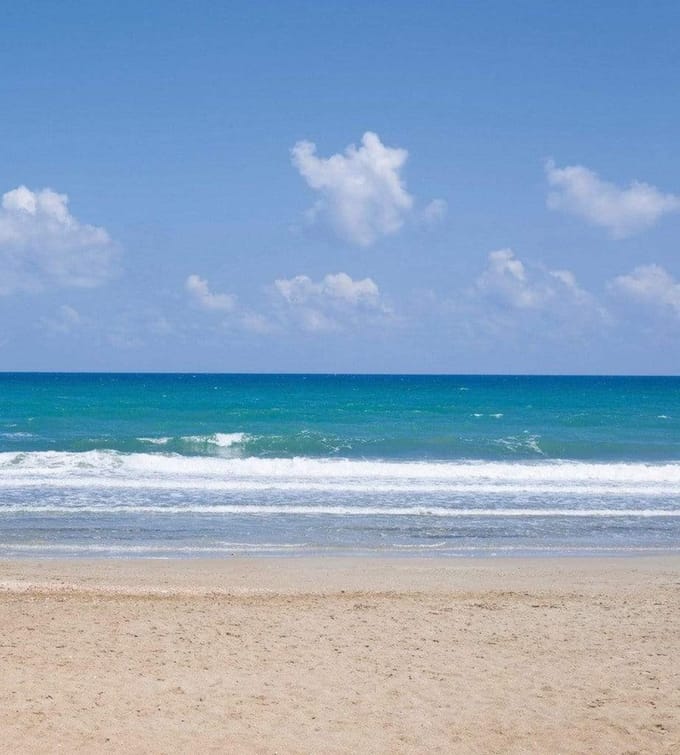 Fotobehang - Empty Beach 225x250cm - Vliesbehang