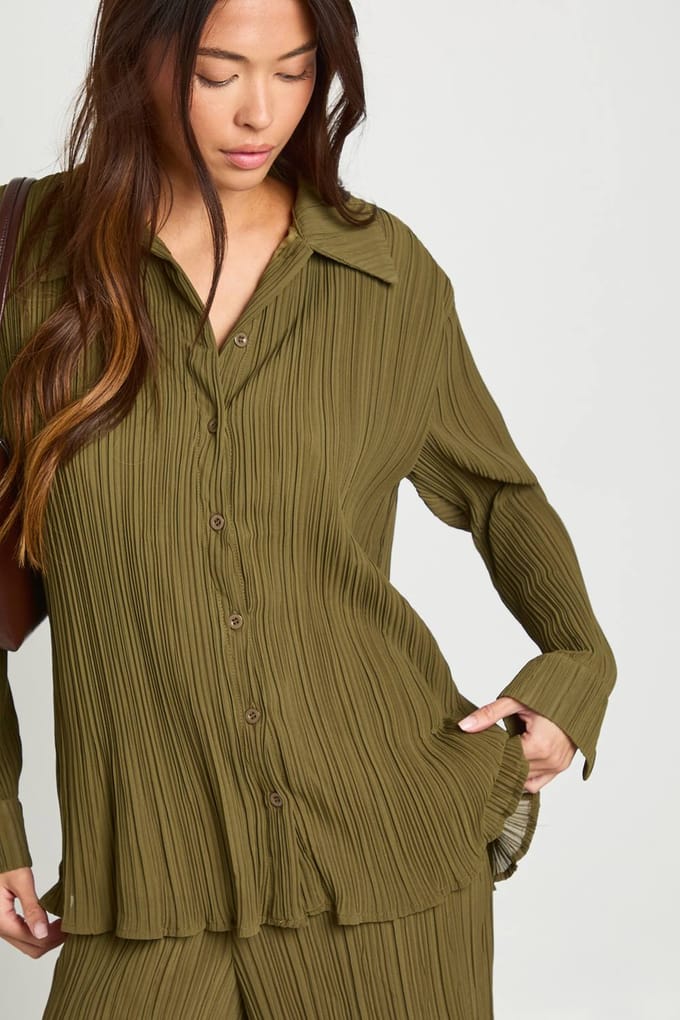 boohoo Dames Plisse Oversized Shirt | Olive | Maat: 6