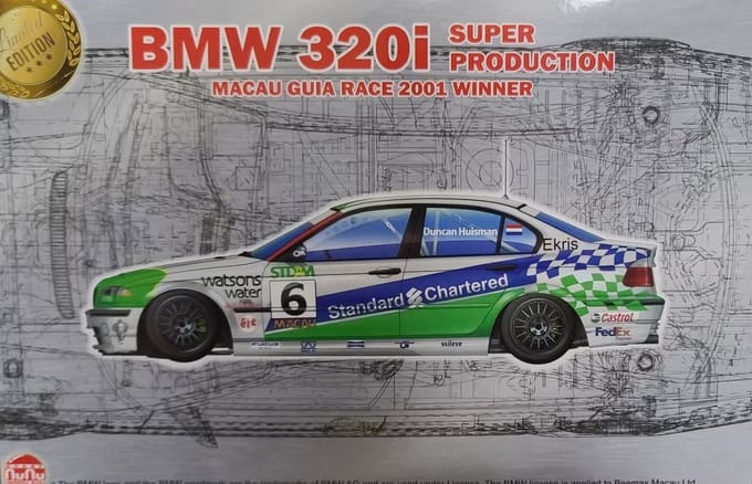 NuNu Modelbouwpakket Auto - 24041 BMW 320i E46 - 2001 Macau Gear R Winner Plastic - 1:24 - Modelbouw