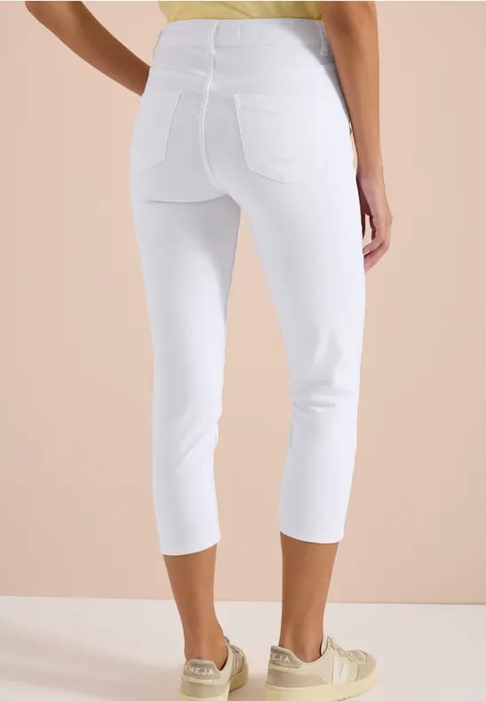 3/4 Slim Leg jeans in Slim Fit