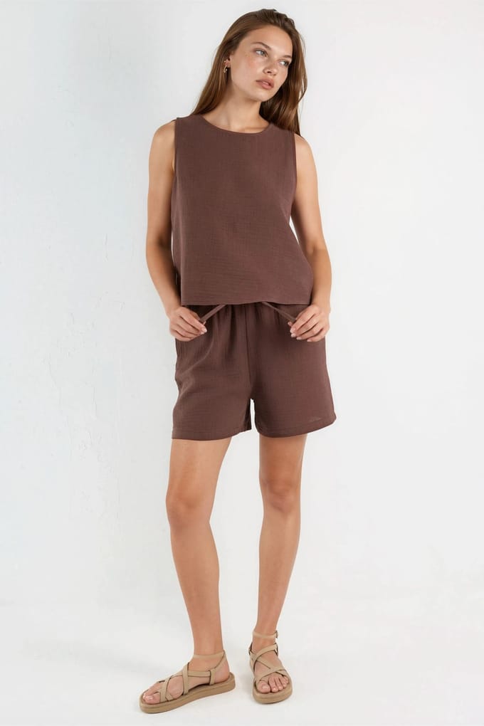 Mouwloze Muslin Blouse en Shorts Set