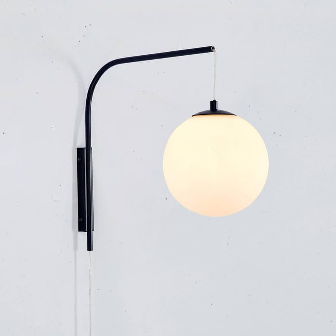 Markslöjd Wandlamp Dione, zwart/wit, hoogte 40 cm Stekker