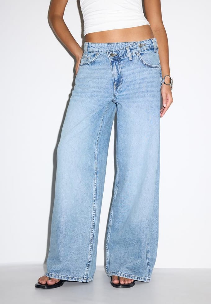 Stradivarius Jeans met gekruiste taille  LICHTE MIDDENBLAUWE DENIM WASSING 40