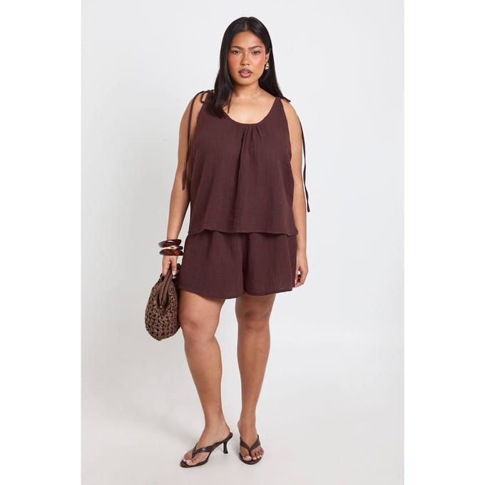 boohoo Dames Plus Kaaslinnen Tie Cami Top & Short Set | Chocoladebruin | Maat: 54