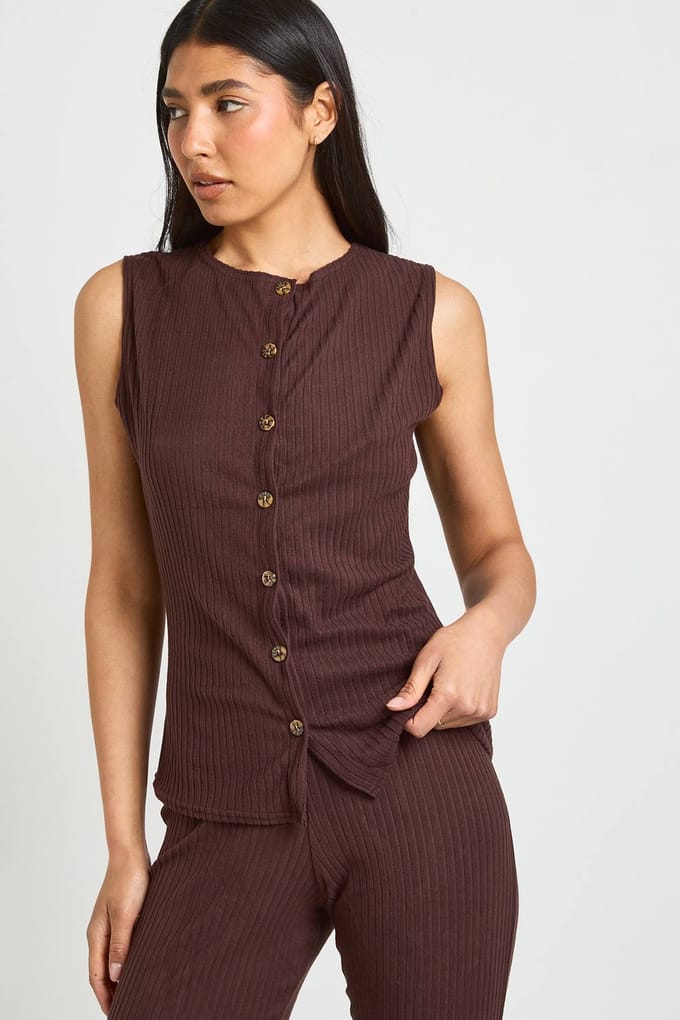 boohoo Dames Tall Geribbelde Mouwloze Top Met Knoopsluiting En Broek Set | Chocoladebruin | Maat: 42