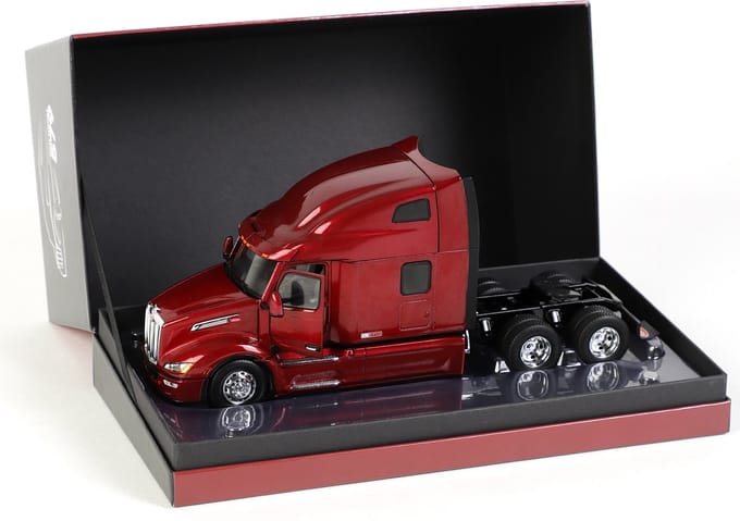 Peterbilt Model 579 Ultraloft Tractor - Truck - Trekker - 1:32 - Diecast Masters