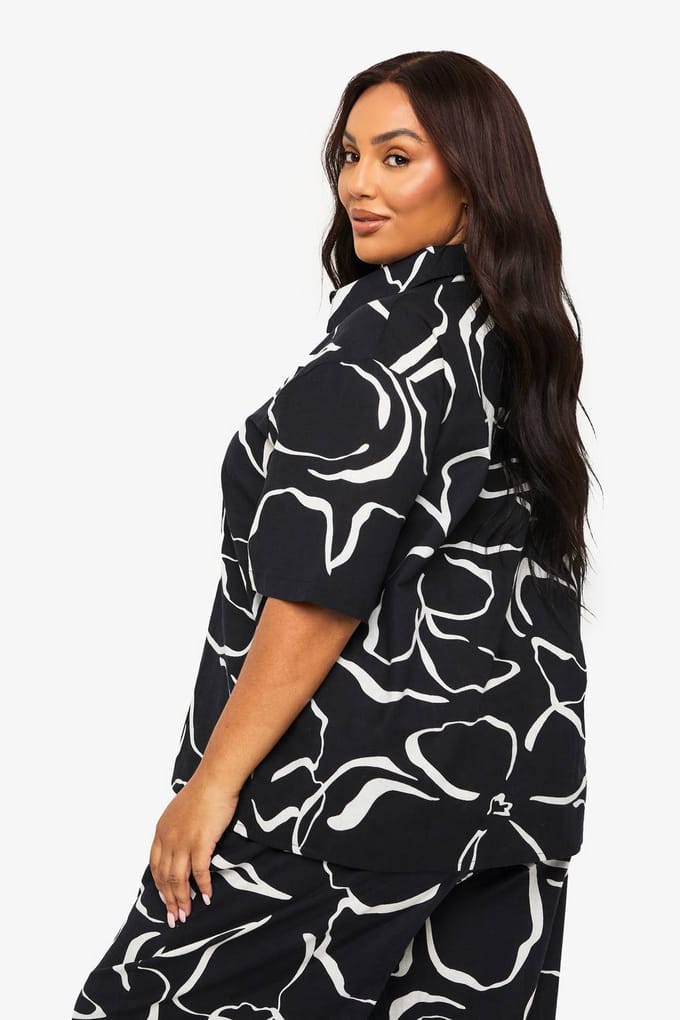 boohoo Dames Plus Abstract Bloemrijk Getextureerd Shirt | Zwart | Maat: 48