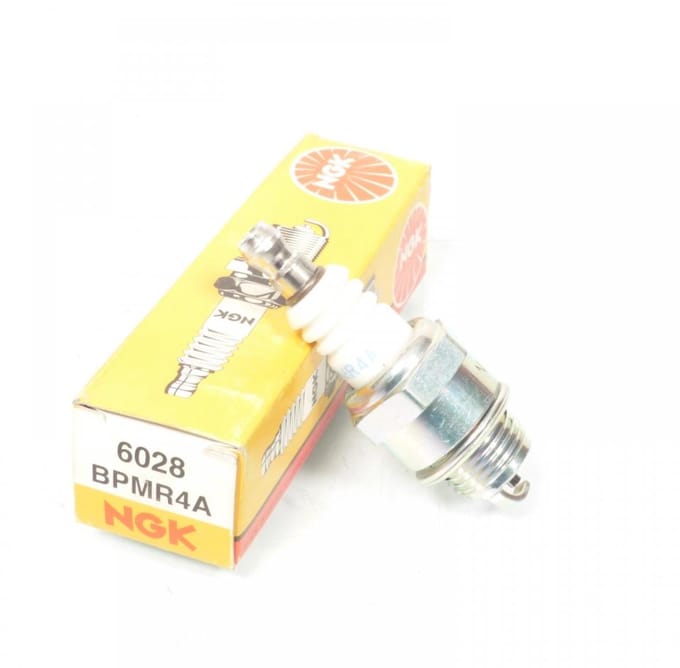 Bougie d'allumage NGK pour Auto BPMR4A / 6028 / Par 10 Neuf