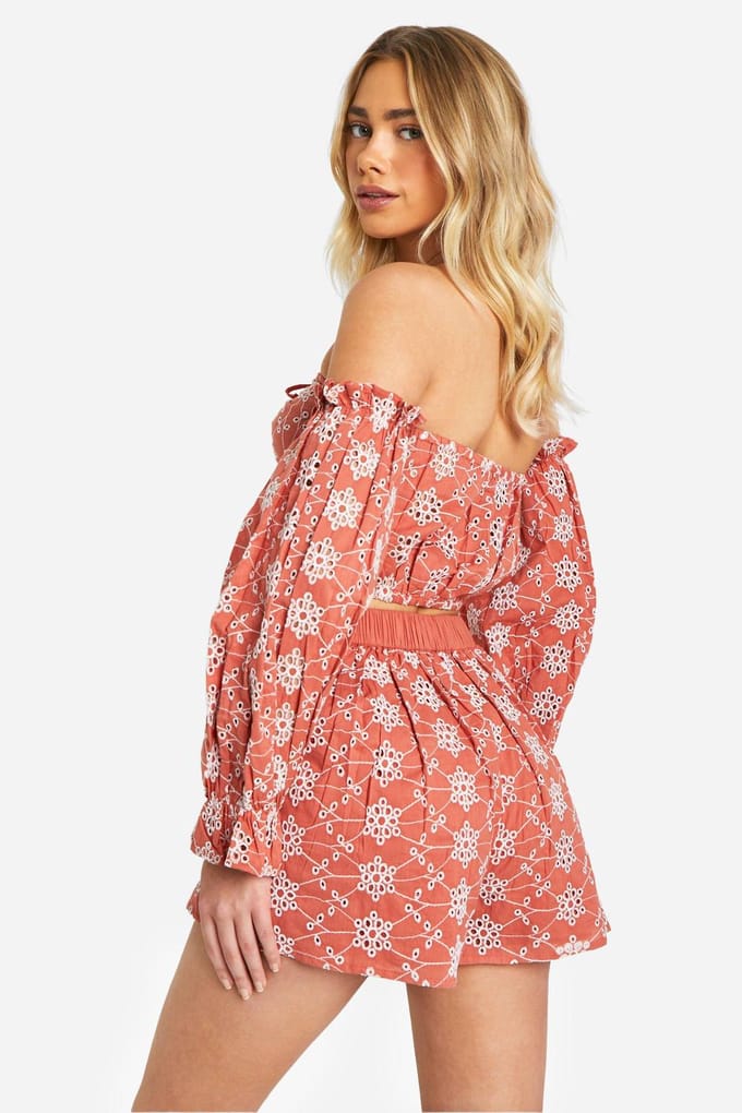 boohoo Dames Broderie Cold Shoulder Croptop | Roest | Maat: 38