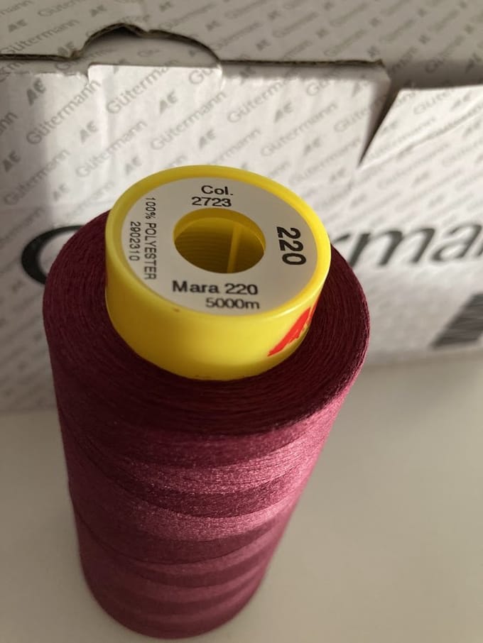 Gutermann Lockgaren kleur 2723 bordeaux rood 5000 meter