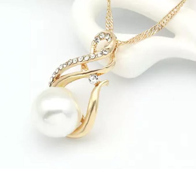 Sieraden set - Collier met hanger en bijpassende oorbellen.