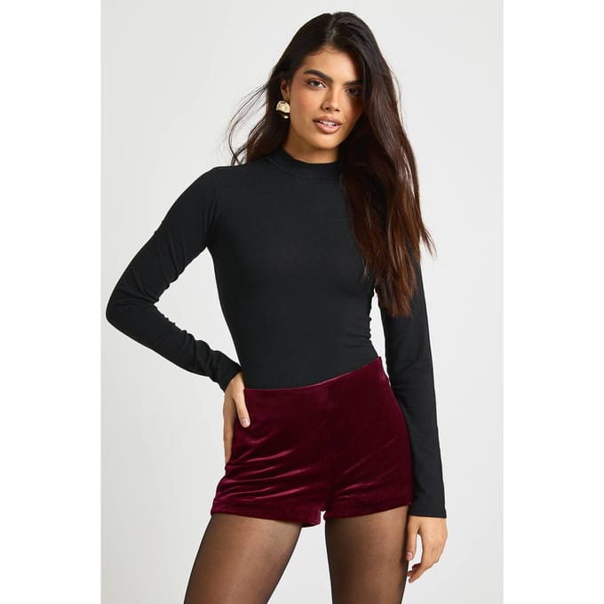 boohoo Dames Fluweel Micro Short | Burgundy | Maat: 16