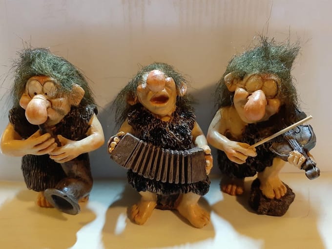 Beeldjes holbewoners orkest set van 3 - 11 cm - polystone - decoratie