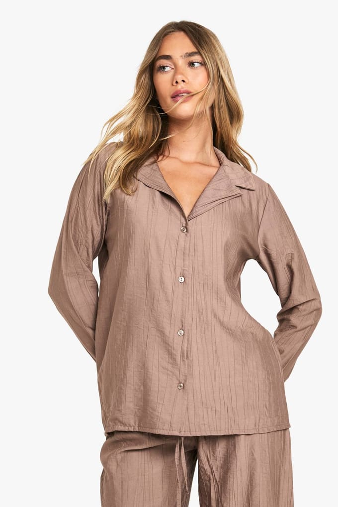 boohoo Dames Crinkle oversized overhemd & broek set | Mocha | Maat: 6
