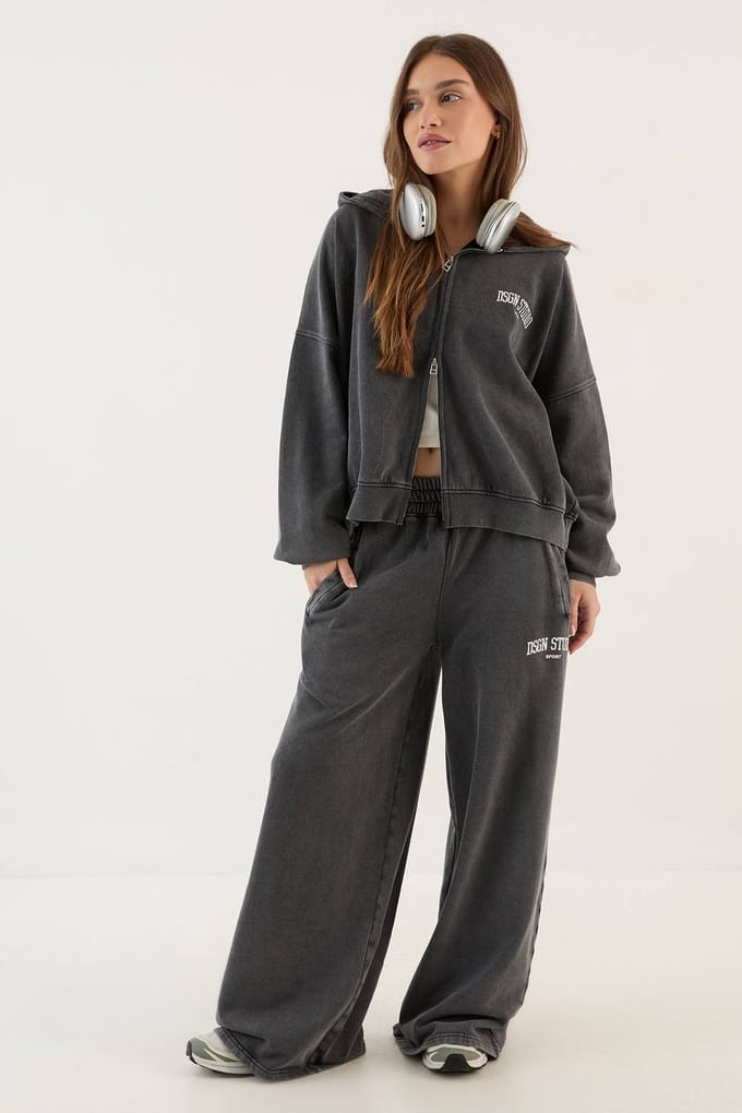 Dames Dsgn Studio Collegiate Bedrukte Doorlopende Rits Boxy Hoodie | Houtskool | Maat: Medium