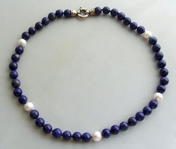 Collier met parels en lapis lazuli