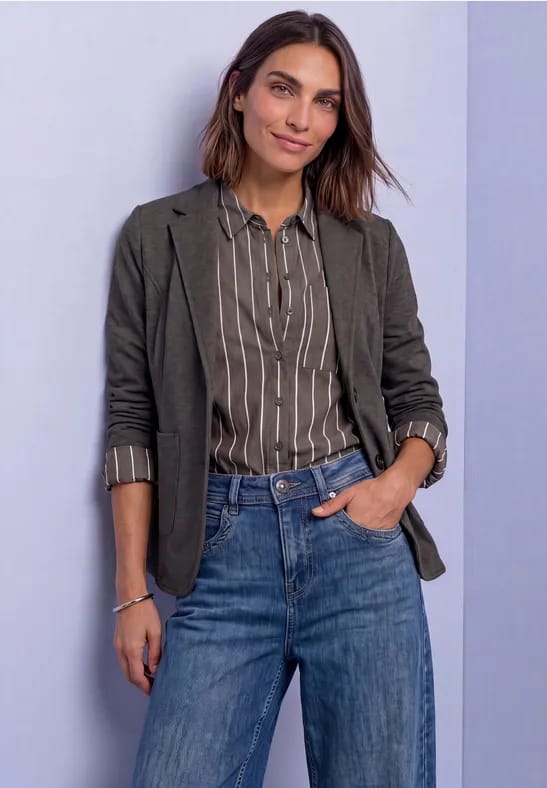 Eenvoudige blazer in effen kleur