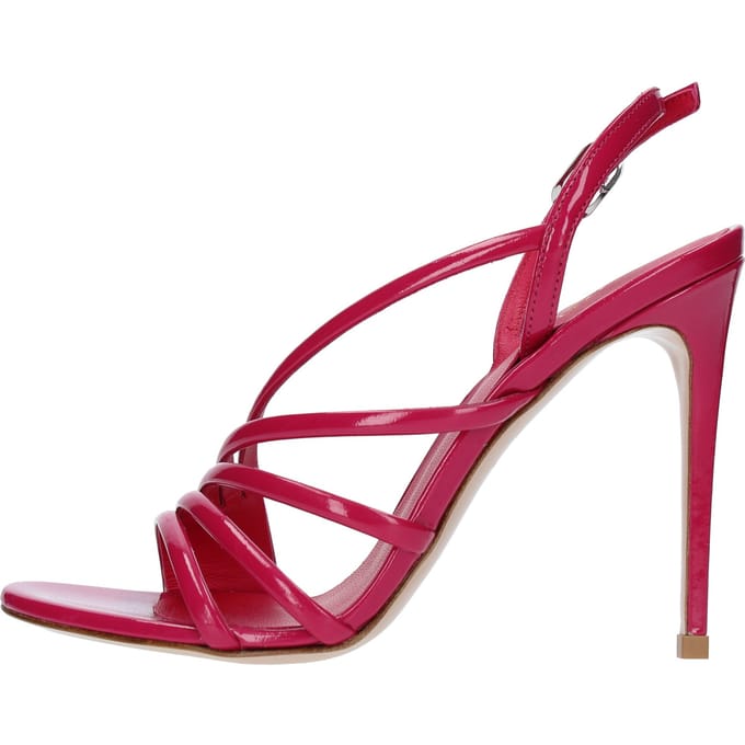 Le Silla rode sandalen